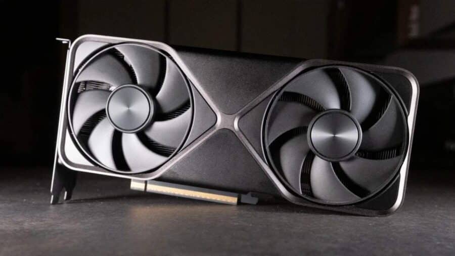 Scheda video NVIDIA GeForce RTX 5070 con doppia ventola e design nero, fotografata su uno sfondo scuro.