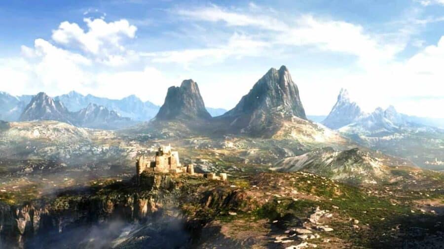 Mi scrivi alt text e didascalia di queste foto per un articolo di MisterGadget.tech? The Elder Scrolls 6: tra deserti, nuovi motori grafici e rumor sulla data di uscita, ecco il punto sul dopo-Skyrim Quindici anni dopo il debutto di Skyrim, l'attesa per il sesto capitolo della saga di Bethesda non è mai stata così elettrica: scopriamo tutto quello che sappiamo su Martelfell e le nuove tecnologie in gioco. L'attesa è lunga, quasi logorante per chi ha esplorato ogni centimetro delle terre di Skyrim. Sono passati ormai otto anni da quel teaser brevissimo e criptico che ufficializzò il progetto: oggi, nel maggio del 2026, The Elder Scrolls VI rappresenta il progetto di punta di Bethesda Game Studios, portando con sé un carico di speranze monumentale, ma anche qualche timore fisiologico dopo i lanci chiaroscuro di Fallout 76 e Starfield. Tra la scelta della regione, le evoluzioni tecniche e una finestra di lancio che finalmente inizia a intravedersi, ecco tutto quello che devi sapere sul prossimo grande viaggio nel continente di Tamriel. Rotta verso Martelfell: l'ambientazione sembra ormai confermata La comunità di "detective digitali" sembra aver finalmente risolto il mistero della regione che ospiterà il gioco. Analizzando i pochi secondi del trailer d'annuncio e i successivi indizi lasciati dal team di Todd Howard, gli osservatori hanno identificato le coste frastagliate e i rilievi aridi di Martelfell (Hammerfell in lingua originale). Questa teoria è stata ulteriormente blindata da un tweet di Bethesda del 2021 che parlava di "cartografare il futuro", con un riferimento visivo diretto a questa provincia che i fan storici ricordano già in Daggerfall. Martelfell è la terra natale dei Guardiarossa, un popolo di guerrieri fieri e indipendenti che sono riusciti a sottrarsi all'influenza dell'Impero. Rispetto alle vette innevate di Skyrim, ci troveremmo di fronte a un ambiente desertico punteggiato da città commerciali e coste mozzafiato. La grande novità di questo capitolo potrebbe essere proprio l'esplorazione marittima, offrendo una libertà inedita sulle acque del Mare d'Abbecean, permettendo di alternare la navigazione alla classica esplorazione di dungeon polverosi e rovine naniche. Un altro dettaglio interessante emerso da alcuni leak riguarda la possibile inclusione di High Rock (Alta Roccia), la regione confinante abitata dai Bretoni, il che renderebbe la mappa di gioco una delle più vaste e variegate mai create dal team. Creation Engine 3: il motore grafico per superare i limiti di Starfield Bethesda è consapevole che il suo storico motore di gioco stava iniziando a mostrare il fianco alla concorrenza. Sebbene molti sognassero un passaggio all'Unreal Engine 5, lo studio ha preferito evolvere la propria tecnologia proprietaria. Dopo le critiche relative ai caricamenti eccessivi e alle animazioni legnose viste in Starfield, lo studio è al lavoro sul Creation Engine 3, una versione profondamente aggiornata e ottimizzata per le ambizioni di The Elder Scrolls 6. Questo aggiornamento tecnico mira a potenziare il vero marchio di fabbrica di Bethesda: l'interattività totale con l'ambiente e un mondo organico dove ogni personaggio non giocante (NPC) possiede una propria routine quotidiana complessa. Le indiscrezioni suggeriscono che questa nuova iterazione del motore permetterà di eliminare molti dei caricamenti tra interni ed esterni, garantendo una fluidità e una qualità visiva di nuova generazione, indispensabile per competere con i giganti del settore RPG moderno. Data di uscita e piattaforme: dove e quando potremo giocare? Dopo anni di pre-produzione, il gioco è entrato nella sua fase di sviluppo attivo. Nonostante siano stati citati prototipi giocabili già nel 2024, un progetto di questa portata richiede tempo. Una finestra di uscita realistica si posiziona ora tra il 2027 e il 2028, un periodo che permetterebbe a Bethesda di chiudere in bellezza l'attuale generazione di console o di presentarsi come titolo di punta per le macchine successive. Per quanto riguarda le piattaforme, il panorama è cambiato drasticamente dopo l'acquisizione di Bethesda da parte di Microsoft. Tuttavia, la recente strategia "multipiattaforma" di Xbox (conosciuta internamente come Project Latitude) sta rimescolando le carte. È ormai molto probabile che The Elder Scrolls 6 finisca per essere un titolo cross-platform, arrivando non solo su Xbox Series X/S e PC, ma potenzialmente anche su PlayStation 5 o sulla futura PS6. Sarah Bond, attuale presidente di Xbox, sta spingendo verso un ecosistema più aperto, ridiscutendo il concetto di esclusività assoluta per i titoli di massa. In sintesi, Bethesda vuole che il ritorno nel Tamriel sia un evento globale accessibile alla più vasta platea possibile di giocatori.