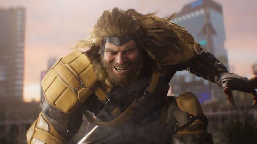 Sabretooth in Marvel’s Wolverine si prepara ad attaccare in una città futuristica, con armatura gialla, artigli e sguardo aggressivo.