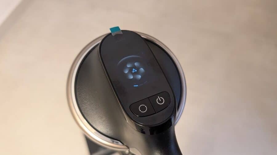 Display del Dreame Z30 Pro Aqua con icona della ventola in modalità Auto
