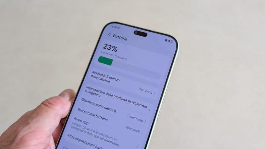 Schermata impostazioni batteria Honor 600 Lite con indicatore al 23% e autonomia residua di 5 ore e 56 minuti