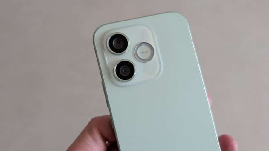 Dettaglio ravvicinato del modulo fotocamera posteriore di Honor 600 Lite con scritta 108MP sul sensore