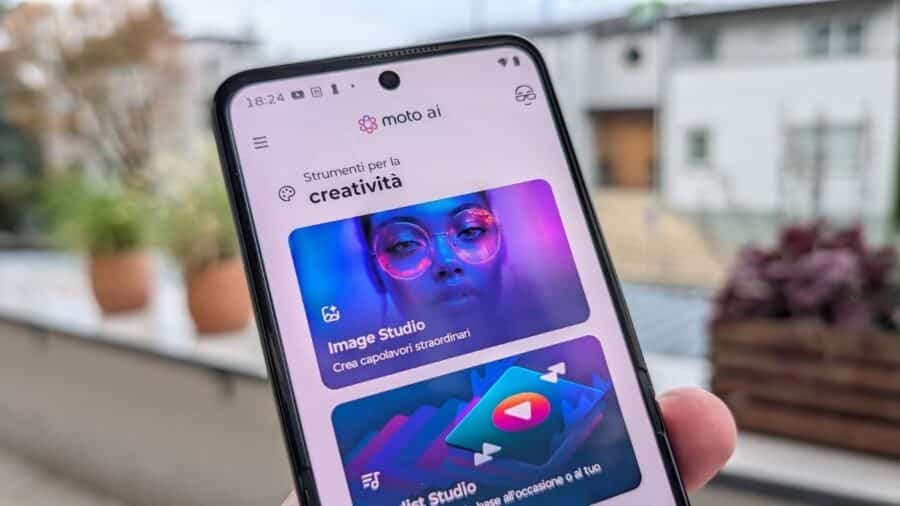 Schermata di Moto AI sul display interno del Motorola Razr 70 con strumenti creativi