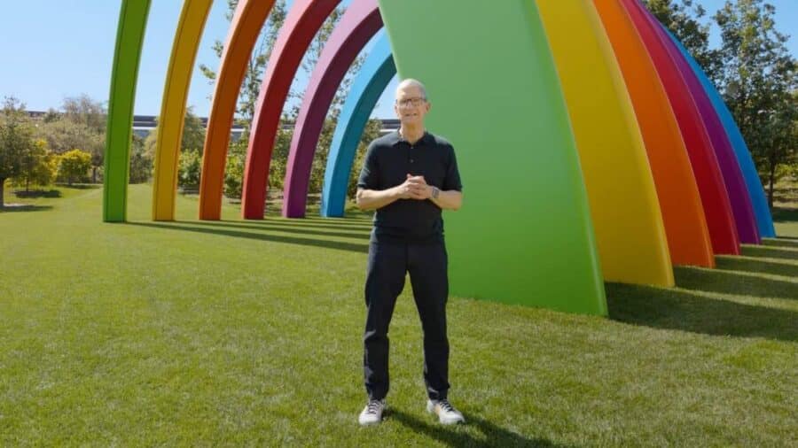 Tim Cook dentro Apple Park