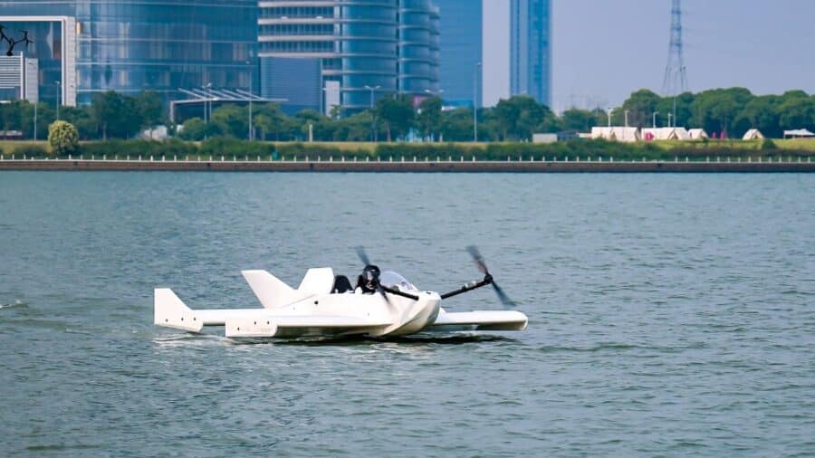 Il volo inaugurale dell'idrovolante Navee WaveFly 5X