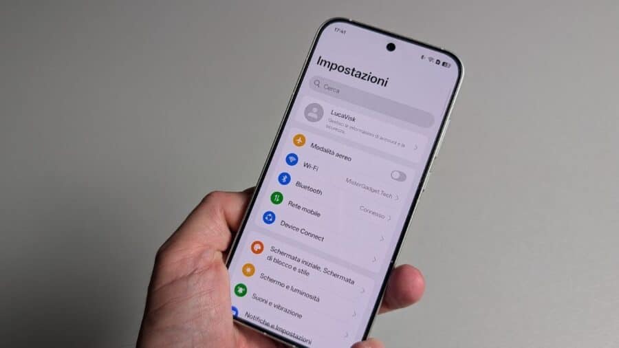 Menu Impostazioni di OPPO Reno16 Pro con Wi-Fi, Bluetooth e Device Connect