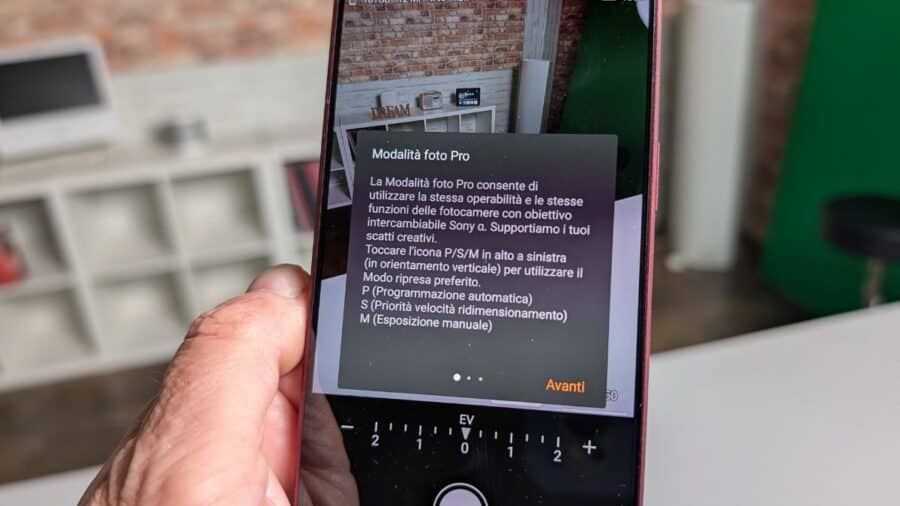 Schermata del tutorial Modalità Foto Pro sul Sony Xperia 1 VIII