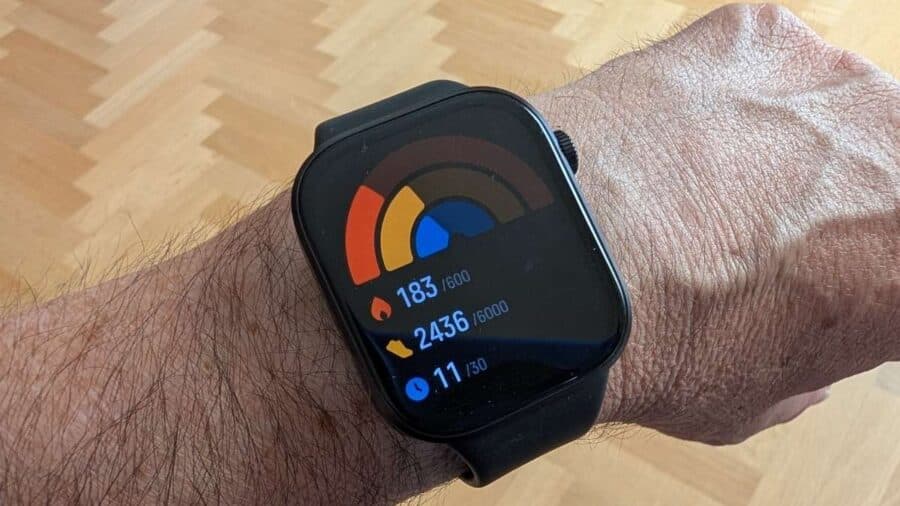 Primo piano anelli attività sul Redmi Watch 6
