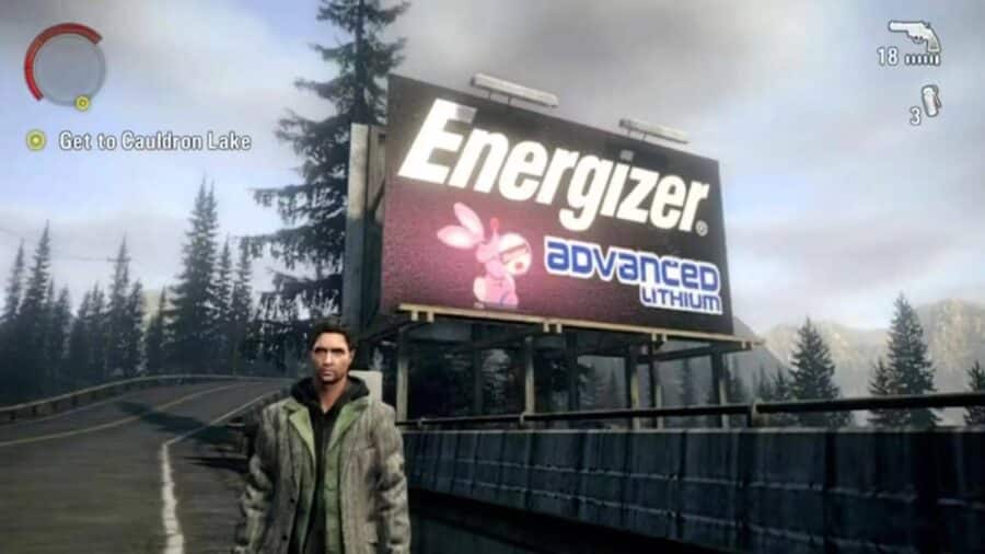 Scena di Alan Wake con un grande cartellone pubblicitario Energizer Advanced Lithium inserito all’interno dell’ambiente di gioco.