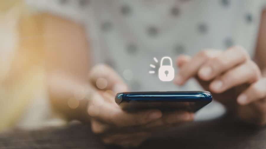 Sbloccare uno smartphone bloccato: cosa sapere prima di procedere