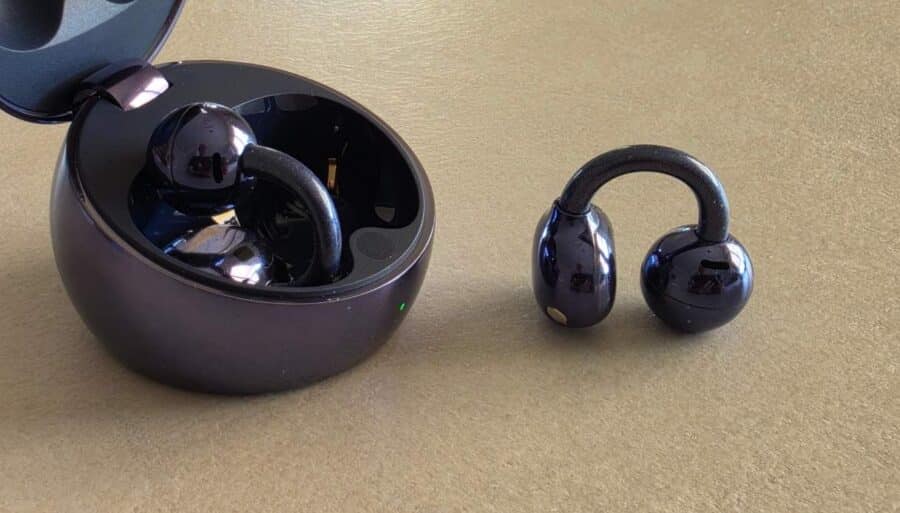 HUAWEI FreeClip 2 S, auricolare open-ear a clip estratto dalla custodia con archetto C-bridge