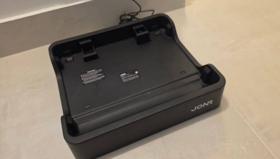 Dock di ricarica JONR H2 capovolto con logo del brand in evidenza