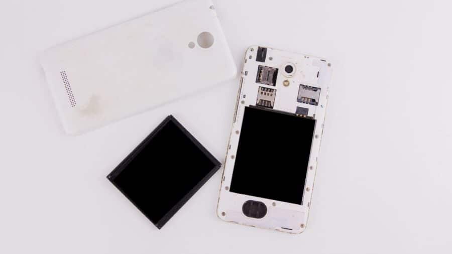 Perché gli smartphone non hanno più la batteria rimovibile