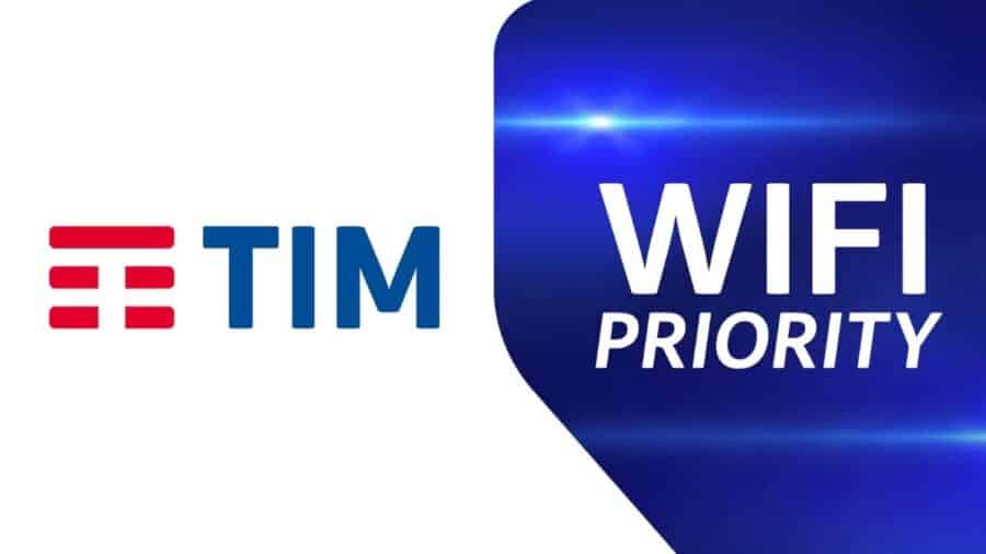Grafica promozionale divisa in due sezioni: a sinistra il logo ufficiale TIM su sfondo bianco, a destra la scritta "WIFI PRIORITY" in bianco su un vivace sfondo blu illuminato da riflessi di luce.