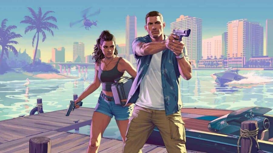 Artwork ufficiale di GTA 6 che mostra Jason con una pistola spianata e Lucia con una valigetta su un molo di legno; alle loro spalle spiccano il mare, un motoscafo e i grattacieli di Vice City.