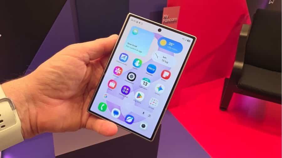 Samsung Galaxy Z Fold8 aperto con schermata home e app principali in evidenza