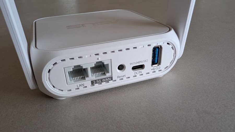 Pannello posteriore ASUS RT-BE58 Go con porta LAN, porta WAN 2.5G, tasto Reset, USB-C e USB 3.0