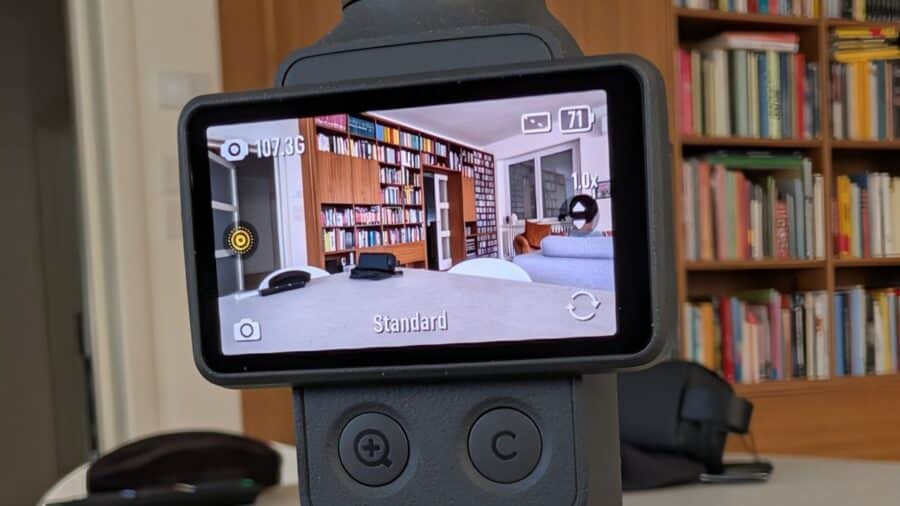 Schermo di DJI Osmo Pocket 4 in modalità foto Standard con spazio residuo