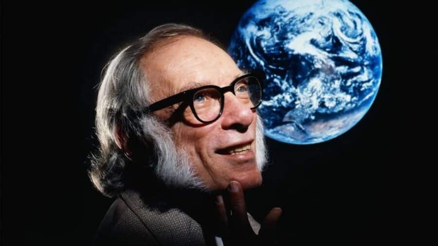 Ritratto fotografico dello scrittore Isaac Asimov con i suoi caratteristici occhiali dalla montatura spessa e le basette, con lo sguardo pensieroso e il pianeta Terra illuminato sullo sfondo scuro.
