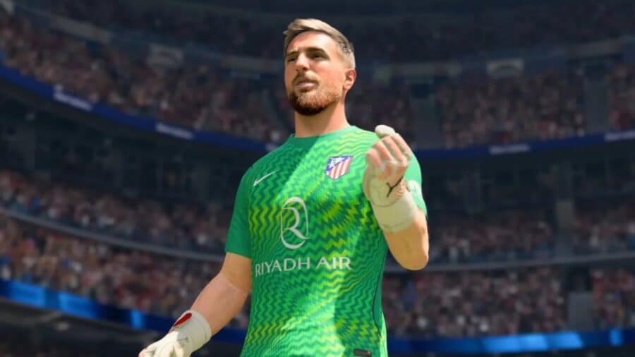 Il portiere Jan Oblak indossa la divisa verde dell'Atletico Madrid e stringe il pugno in segno di concentrazione all'interno di uno stadio gremito nel videogioco EA Sports FC 27.