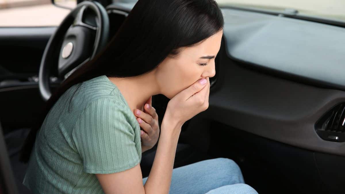 Mal d’auto in auto elettrica c’è un motivo preciso e riguarda il cervello