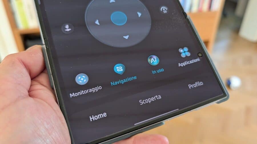 Joystick di controllo manuale e menu Navigazione nell'app dell'Enabot EBO Max