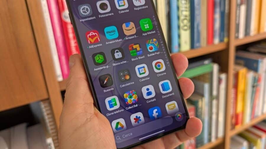 Schermata home con app preinstallate su OPPO Reno16 FS