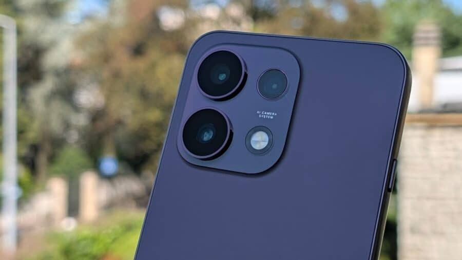 Dettaglio del modulo fotocamere AI Camera System di OPPO Reno16 FS