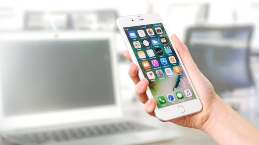 Smartphone economici sempre più cari perché i prezzi stanno aumentando