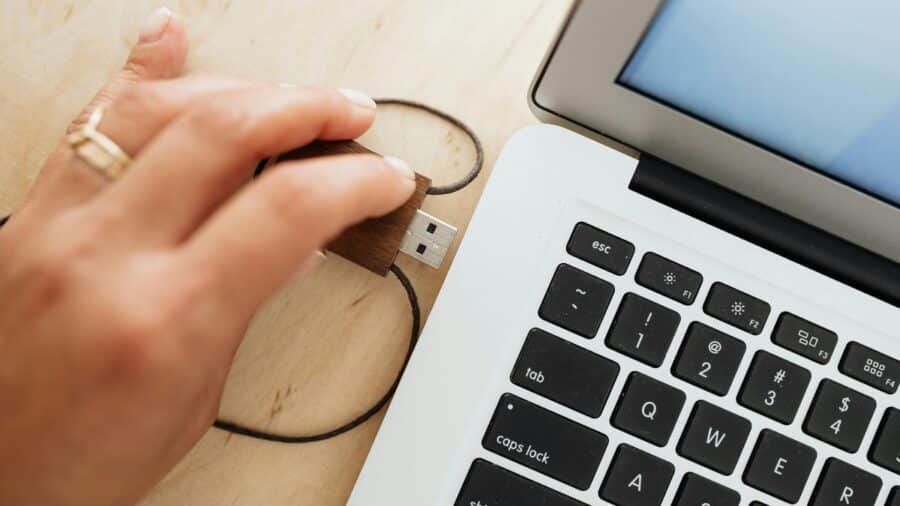 USB compie 30 anni: come è cambiato lo standard che usiamo ogni giorno