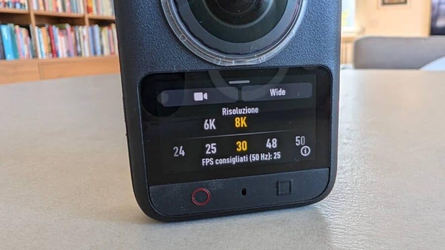 Macro dello schermo di Osmo 360 II con il menu di selezione della risoluzione video, impostato su 8K a 30 fotogrammi al secondo in modalità Wide.