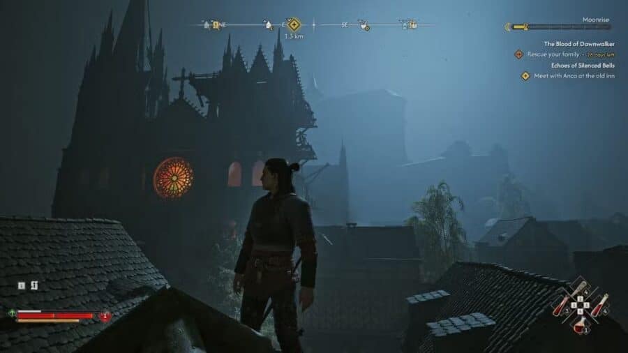 Schermata di gioco con l'interfaccia attiva che segnala 28 giorni rimanenti, con Coen appostato sui tetti di notte davanti a una cattedrale gotica con rosone illuminato.