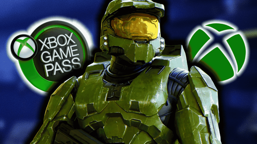 Master Chief in armatura Spartan verde affiancato a sinistra dal badge di Xbox Game Pass e a destra dal logo verde Xbox su sfondo blu.