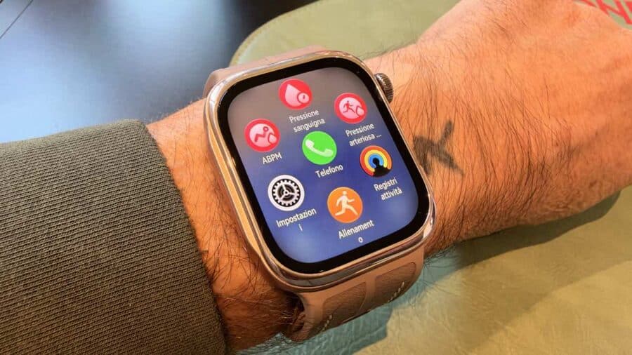 Huawei Watch D3, menu app con le icone di pressione sanguigna, ABPM e pressione post esercizio