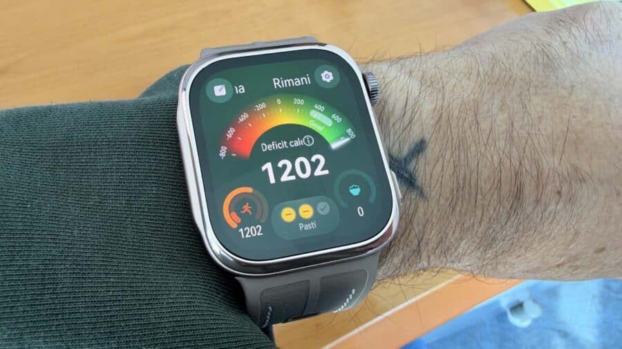 Huawei Watch D3, schermata con deficit calorico giornaliero e registro pasti