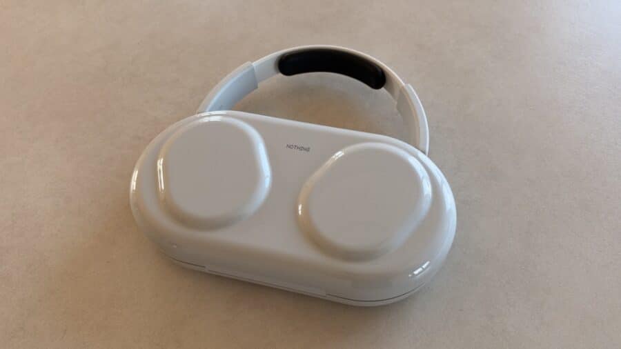 Nothing Headphone (1) Pro riposta sopra la custodia da trasporto bianca aperta