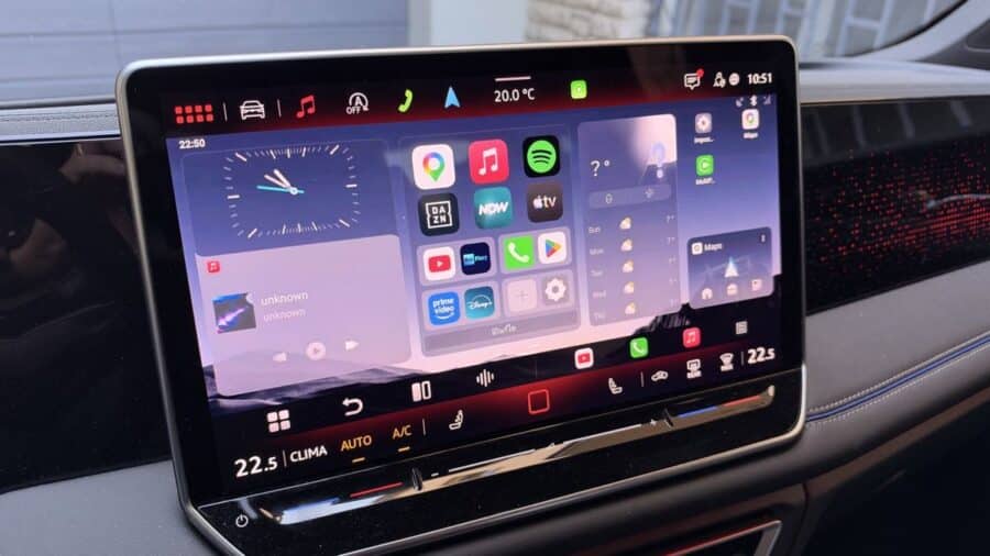 OttoAibox P3 Pro CarPlay AI Box, schermata home con app CarPlay e widget meteo
