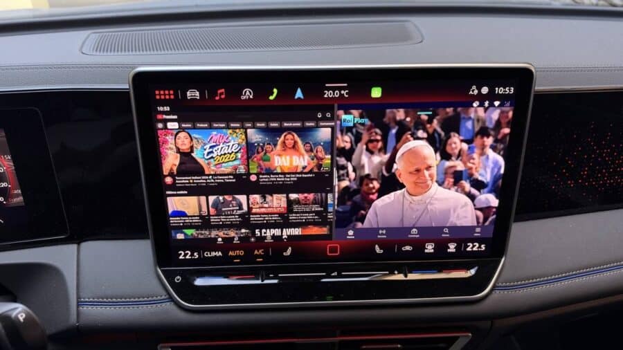 OttoAibox P3 Pro CarPlay AI Box, split screen YouTube e RaiPlay