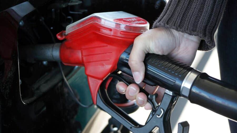 ChatGPT e Claude confrontano i prezzi dei carburanti come funziona