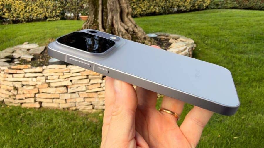OPPO Find X10 Pro Max visto di lato