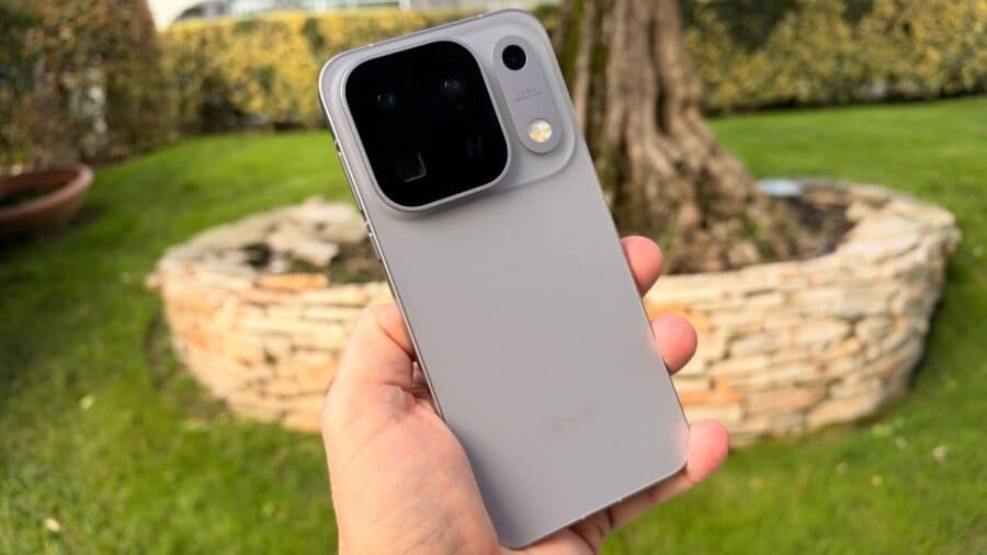 OPPO Find X10 Pro Max visto da dietro