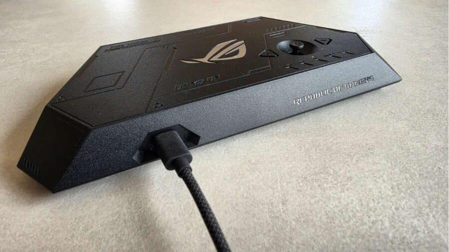ASUS ROG XREAL R1: dock con cavo USB-C collegato