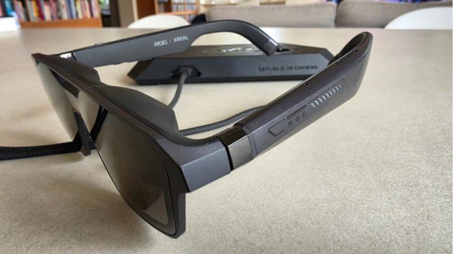 ASUS ROG XREAL R1: occhiali con LED sulla stanghetta e dock