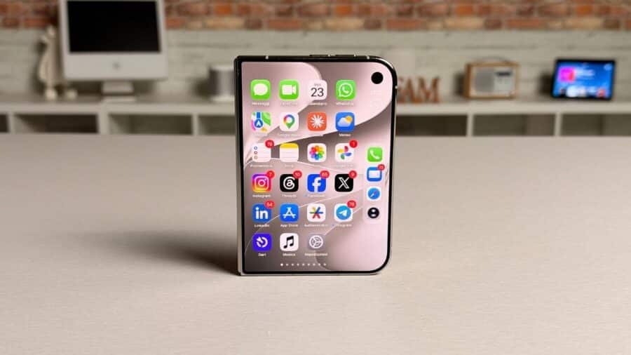 iPhone Duo su un tavolo