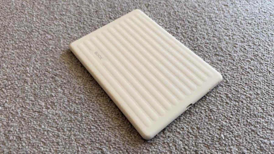 Retro del BOOX Go 6 Gen II in colore Shell con texture a onde, logo BOOX e porta USB-C
