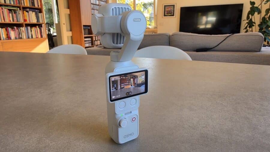 DJI Osmo Pocket 4P bianca vista di tre quarti