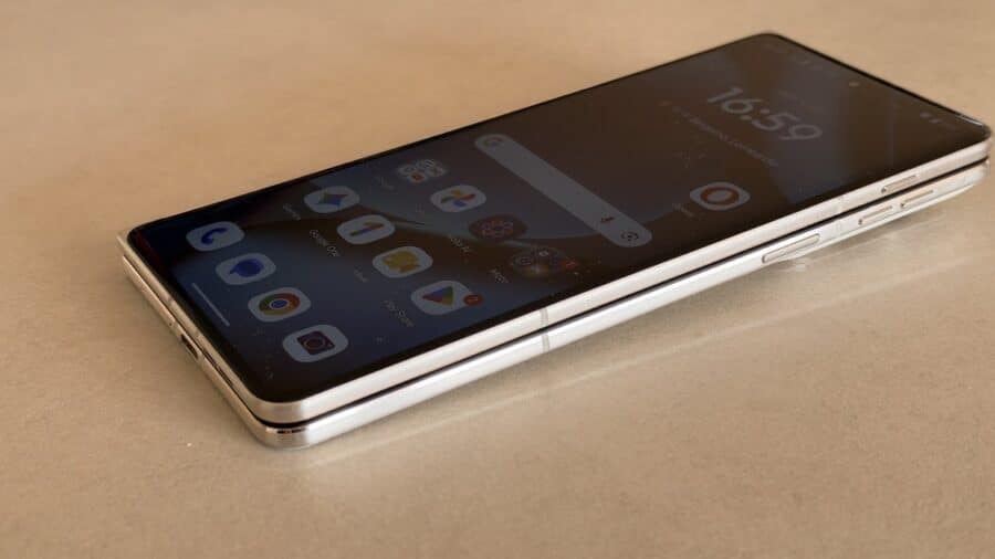 Motorola Razr Fold visto di lato