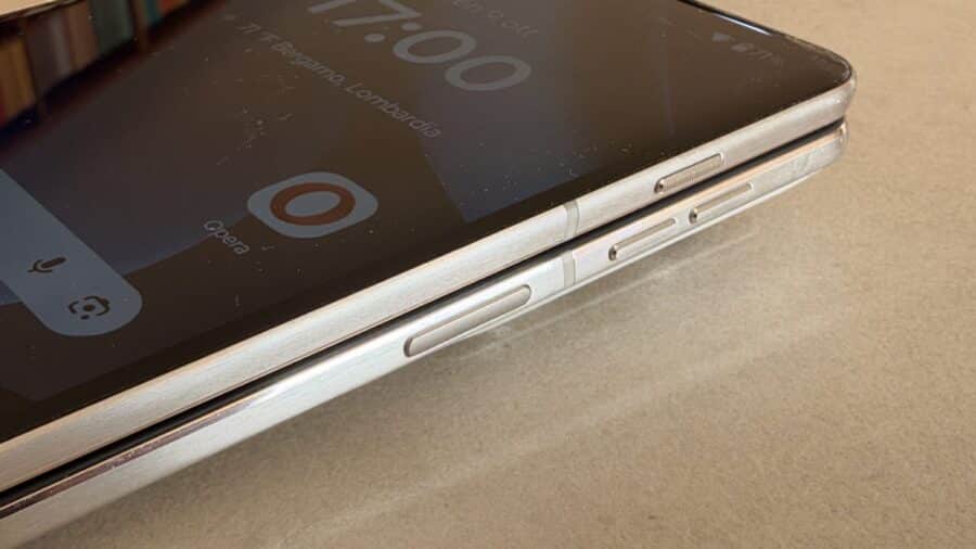 Motorola Razr Fold visto di lato