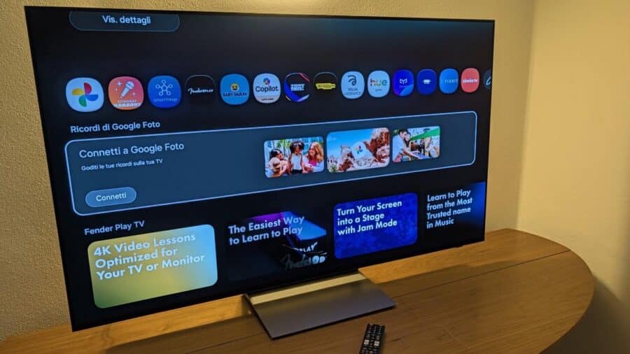 Samsung S90H OLED, pagina delle app Tizen con Google Foto, SmartThings, Copilot e Hue Sync