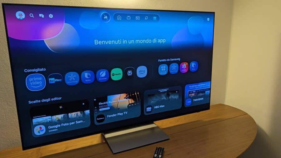 Samsung S90H OLED, sezione App di Tizen con Prime Video, RaiPlay, Spotify, HBO Max e Google Foto